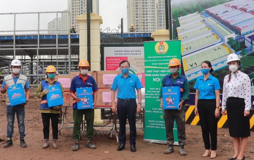 Công đoàn ngành Xây dựng Hà Nội hỗ trợ người lao động khó khăn